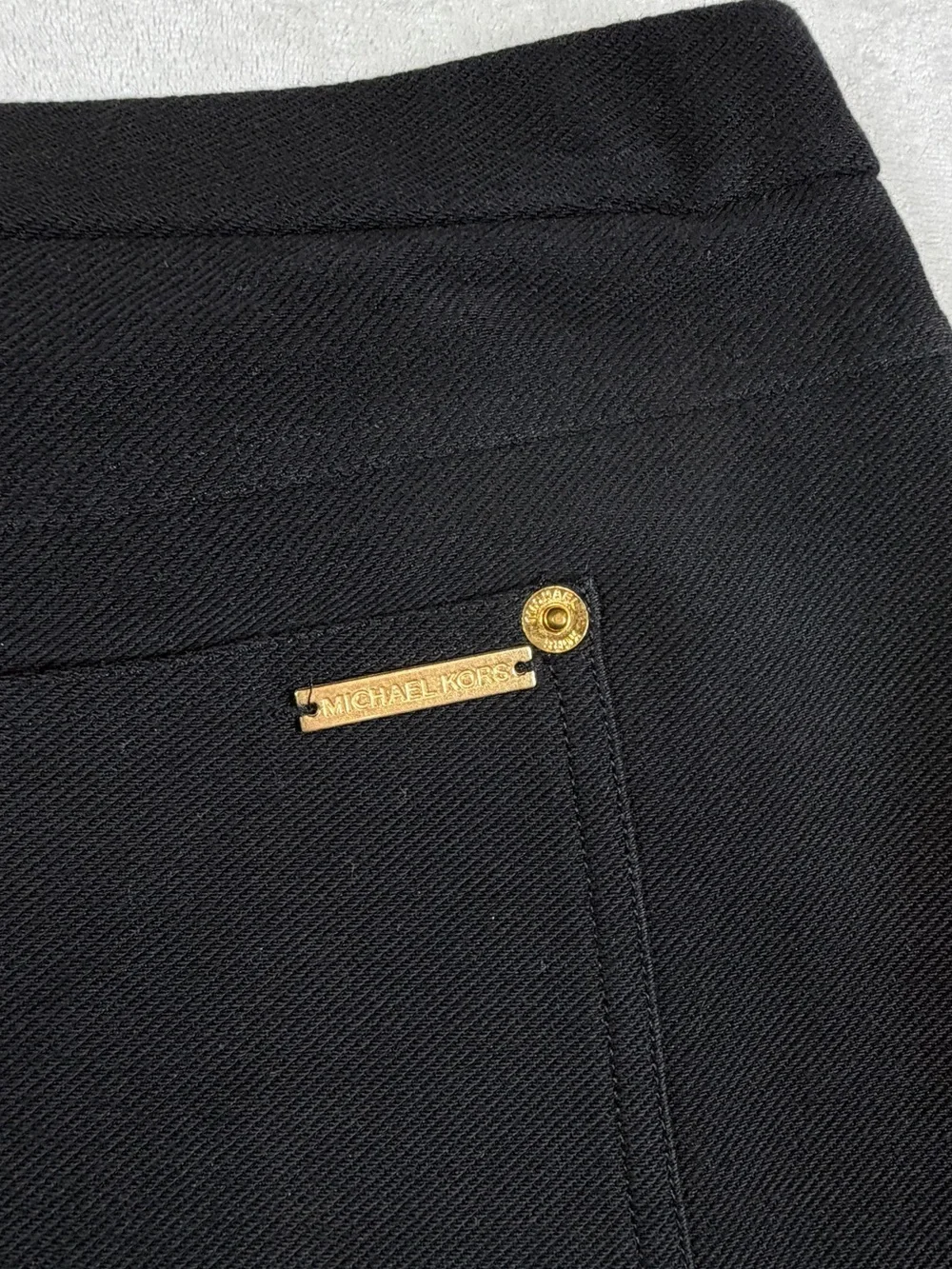 Michael Kors Size M Black Pull-On Slim Strerch Pants with Gold Logo Tag
